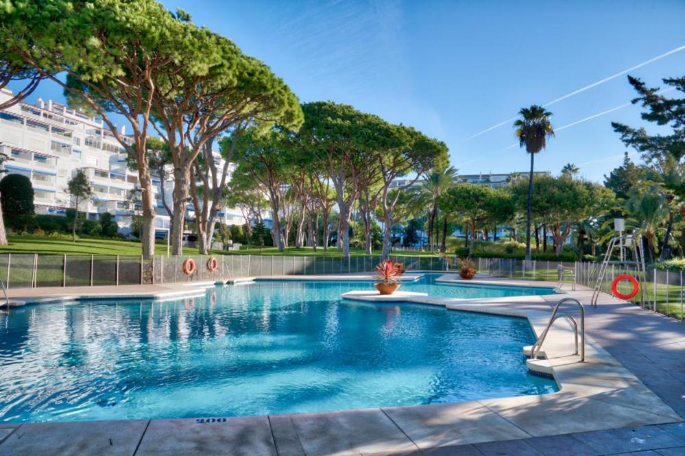 Playas Del Duque, Puerto Banus, Golf .Playa Y Compras Apartment Марбеля Екстериор снимка